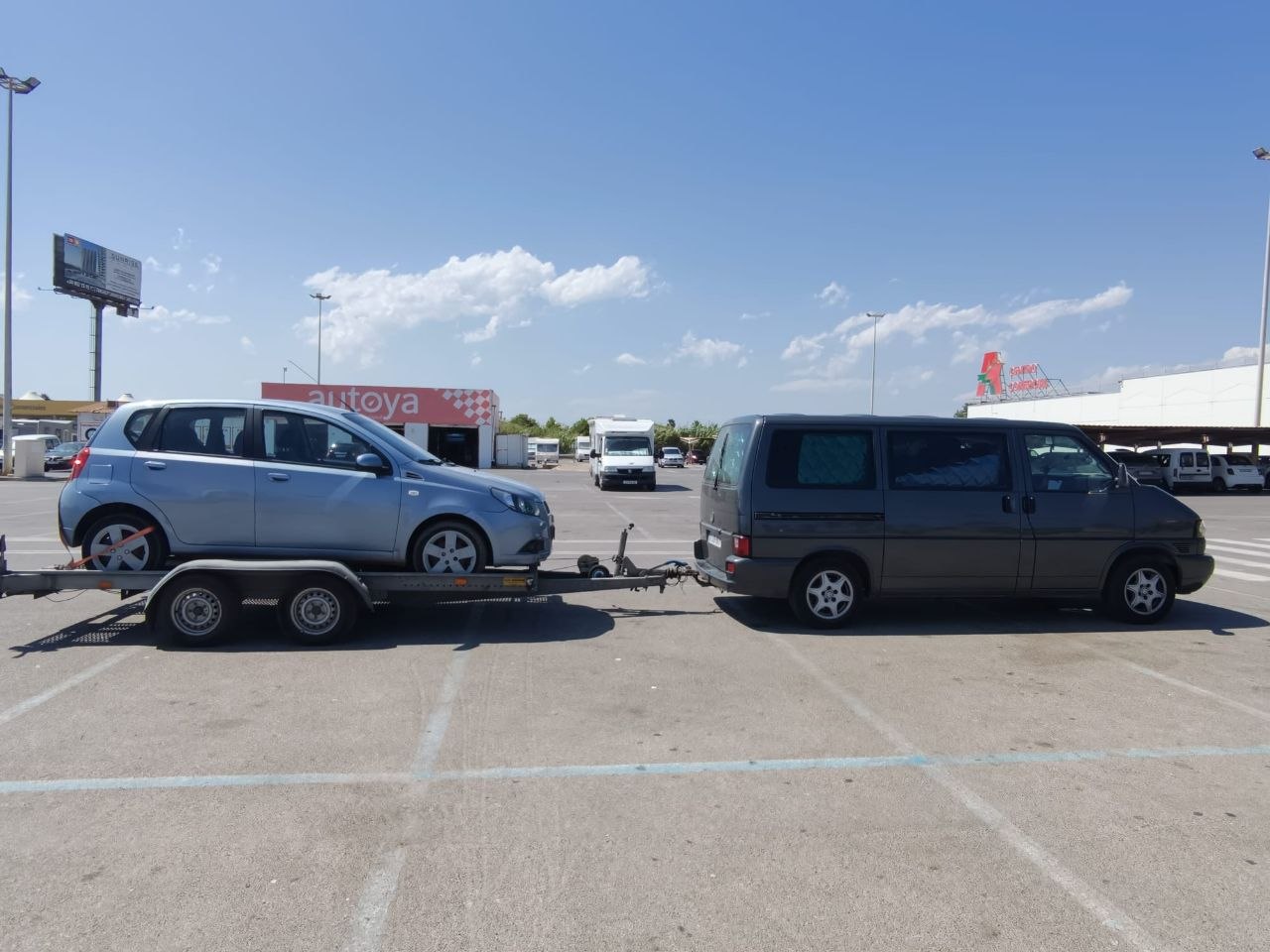 Remolque portacoches con coche